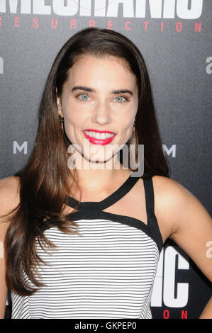 Los Angeles, Californie, USA. Août 22, 2016. 22 août 2016 - Los Angeles California USA - Actrice ALIX ANGELIS au ''Mechanic Résurrection'' Premiere tenue à l'ArcLight Cinema Theatre, Hollywood, Los Angeles. Crédit : Paul Fenton/ZUMA/Alamy Fil Live News Banque D'Images