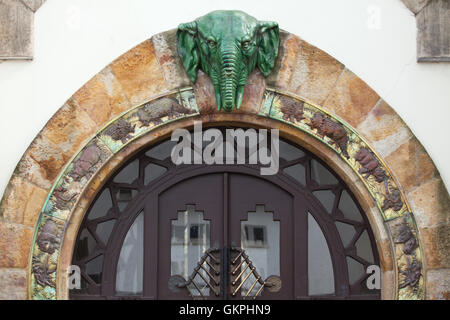 Maison de l'éléphant Art Nouveau conçu par l'architecte hongrois Kornel Neuschloss au Zoo de Budapest à Budapest, Hongrie. Banque D'Images