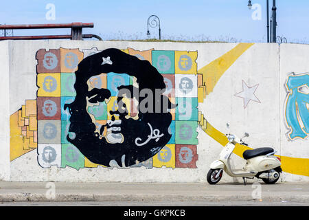 Fresque de révolutionnaire Ernesto Che Guevara dans la vieille ville de La Havane (La Habana Vieja), Cuba Banque D'Images