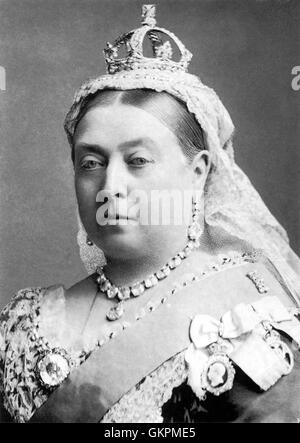 La reine Victoria (1819-1901) le port de la petite couronne diamant photgraphed par Alexander Bassano en 1882 Banque D'Images