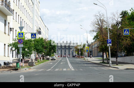 Russie - Samara,juin 25,2016, Vue sur rue et le théâtre de ballet et d'Opéra d'universitaires dans la ville de Samara , Kouibychev Banque D'Images