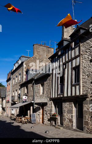 Couleur locale de Dinan, Cotes d'Armor, Bretagne, France Banque D'Images