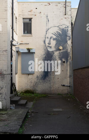 'Fille avec le pearl earring graffiti' à Bristol par Banksy artiste de rue Banque D'Images