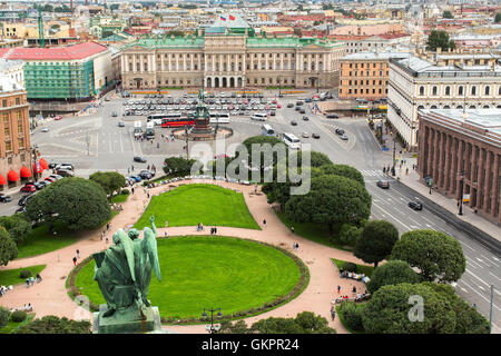 Vue de dessus de la colonnade de la cathédrale Saint-Isaac, Saint-Pétersbourg, Russie. Banque D'Images