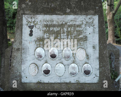 Memorial altérés dans le village de Palairac, Languedoc Roussillon, dans le sud de la France. Banque D'Images