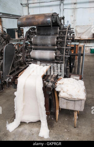 Feutre rendant la production usine à Couiza, Aude, sud de la France.des artisans traditionnels produisent des qualifiés. Banque D'Images