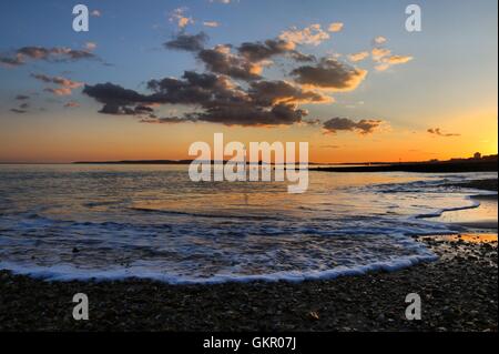 Southbourne Beach & Poole Bay au coucher du soleil Banque D'Images