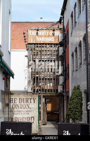 L'oignon sale pub et restaurant dans la quartier de la cathédrale yardbird belfast situé dans bâtiment plus ancien j Banque D'Images