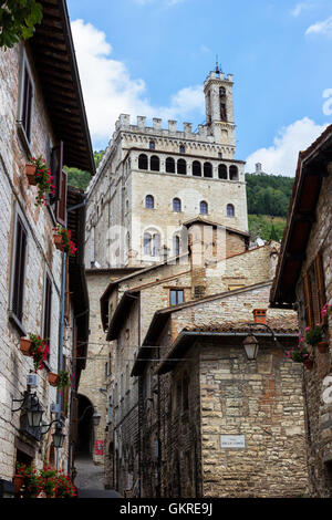 Un délicieux aperçu de Gubbio, ville italienne médiévale Banque D'Images