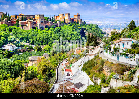 Granada, Espagne. Célèbre Alhambra vu de Sacromonte, Émirat nasride, forteresse historique de voyage européen en Andalousie. Banque D'Images