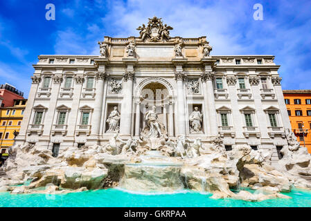 Rome, Italie. Fontaine de Trevi (Italien : Fontana di Trevi) sculpture de Bernini. Banque D'Images