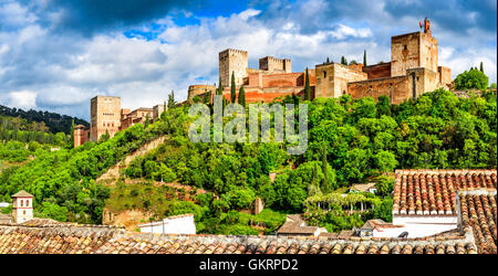 Granada, Espagne. Célèbre Alhambra, l'Émirat nasride, forteresse historique de voyage européen en Andalousie. Banque D'Images