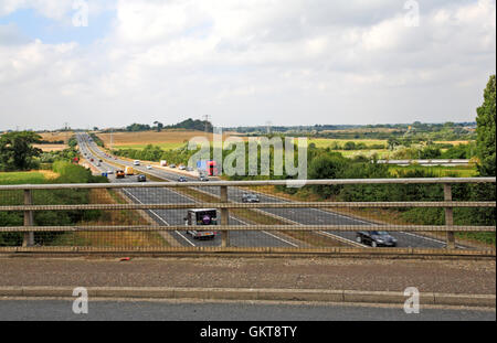 Une vue de la Norwich Rocade Sud A47 route de l'autopont pont à Caistor St Edmund, Norfolk, Angleterre, Royaume-Uni. Banque D'Images