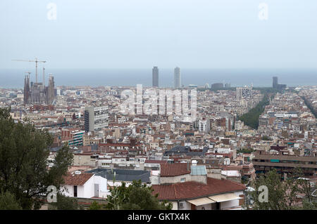 Barcelone ville vu de l'Antoni Gaudi Park Banque D'Images