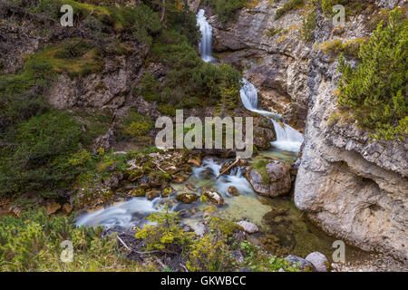 Les cascades de Fanes. Cascate di Fanes. Les Dolomites d'Ampezzo. Alpes italiennes. Eujrope. Banque D'Images