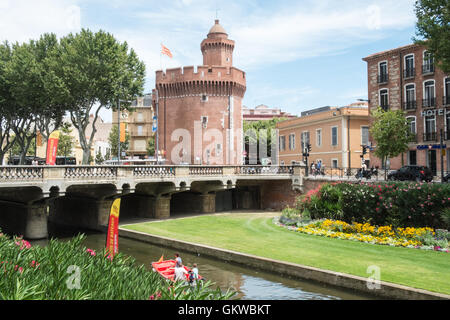 Castillet,porte de ville dans le centre de Perpignan. Sud de la France. Banque D'Images