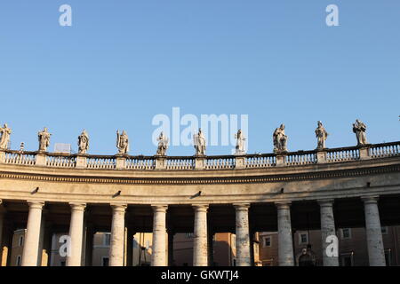 Des statues dans la Basilique Saint-Pierre. Rome, Italie Banque D'Images