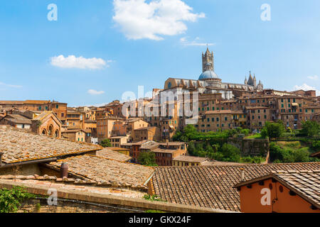 Paysage urbain panoramique de la ville historique de Sienne, Italie Banque D'Images