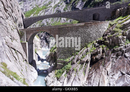 Pont du Diable à St col du Gothard sur les Alpes Suisses Banque D'Images