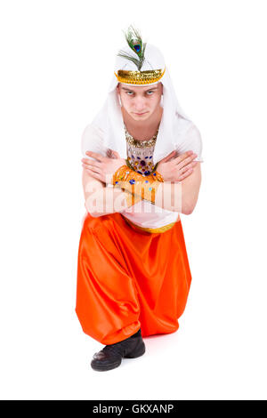 Pharaon danse portant un costume égyptien. Banque D'Images