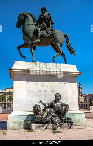 Statue du Roi Louis XIV à cheval. Place Bellecour à Lyon. Rhone-Alpes. La France. L'Europe Banque D'Images