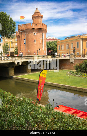 Le rouge-brique Castillet à Perpignan, France Banque D'Images