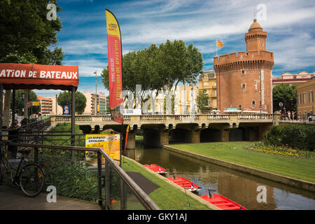 Le rouge-brique Castillet à Perpignan, France Banque D'Images