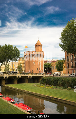 Le rouge-brique Castillet à Perpignan, France Banque D'Images