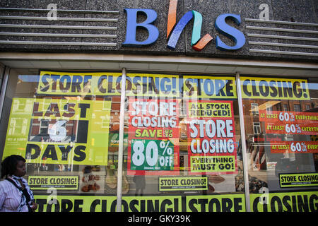 Wood Green, Londres, Royaume-Uni - 23 août 2016 - six jours, comme BHS (British Home Stores) store à Wood Green se prépare à fermer. Bois branche verte sera l'un des derniers à fermer le 28 août 2016. Credit : Dinendra Haria/Alamy Live News Banque D'Images