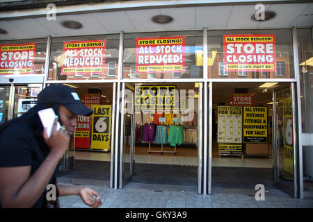 Wood Green, Londres, Royaume-Uni - 23 août 2016 - six jours, comme BHS (British Home Stores) store à Wood Green se prépare à fermer. Bois branche verte sera l'un des derniers à fermer le 28 août 2016. Credit : Dinendra Haria/Alamy Live News Banque D'Images