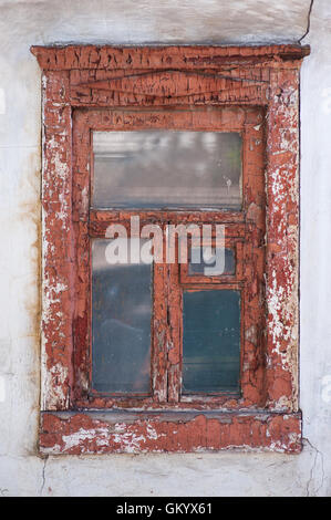 Old brown fenêtre dans la maison close up Banque D'Images