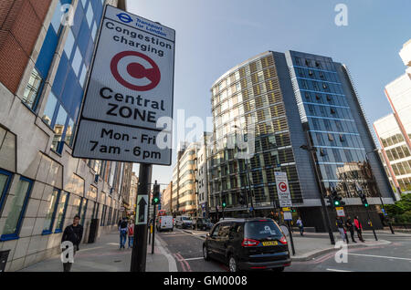 Signe de la zone de péage urbain de Londres (Royaume-Uni) Banque D'Images