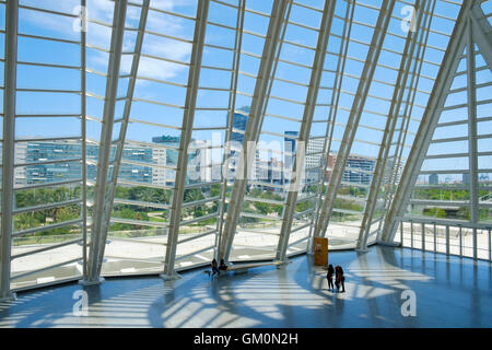 Intérieur de l'atrium de verre du musée des sciences Principe Felipe à Valence Espagne Banque D'Images