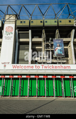 L'extérieur du stade de rugby de Twickenham, London, Angleterre, Royaume-Uni Banque D'Images