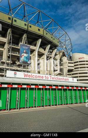 L'extérieur du stade de rugby de Twickenham, London, Angleterre, Royaume-Uni Banque D'Images