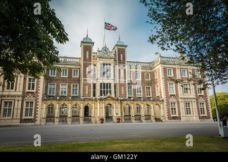 L'extérieur de Kneller, Hall, un bâtiment classé Grade II dans Whitton, qui a récemment été mis en vente par le MOD Banque D'Images