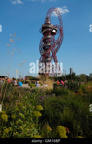 Le 114.5m de hauteur ArcelorMittal Orbit tour d'observation à la Queen Elizabeth Olympic Park de Londres. Sculpture plus important du Royaume-Uni Banque D'Images