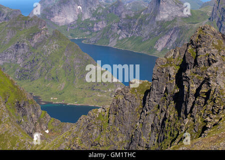 Les montagnes et les Fjords Banque D'Images