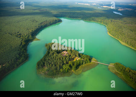 Vue aérienne, Brückentinsee Brückentinsee Hôtel de l'Île Verte, l'eau, l'île, forêt, contrejour, hôtel sur une île, à Neustrelitz, Banque D'Images