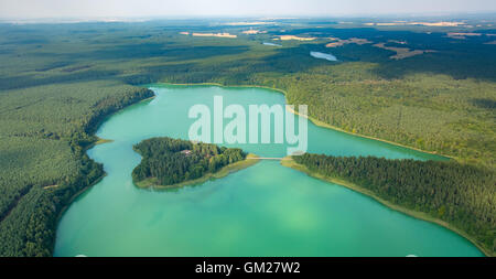 Vue aérienne, Brückentinsee Brückentinsee Hôtel de l'Île Verte, l'eau, l'île, forêt, contrejour, hôtel sur une île, à Neustrelitz, Banque D'Images