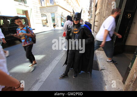 Une femme habillé en Batman, Rome, Latium, Italie, Europe Banque D'Images