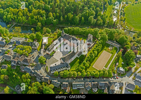 Vue aérienne, château, Château Wittgenstein Wittgenstein, Bad Berleburg, vue aérienne du quartier de Wittgenstein, Banque D'Images