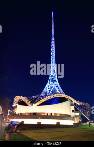 Le Centre des Arts s'allumer à Melbourne en Australie. Banque D'Images