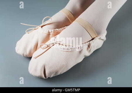 Close up de jambes en chaussons de ballet Banque D'Images