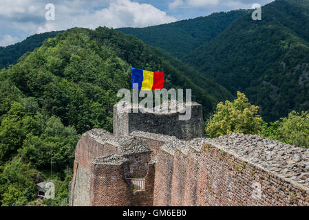 Aussi appelé Château Poenari Poenari Citadelle sur plateau du mont Cetatea, Roumanie, un des principaux forteresse de Vlad III Empaleur Banque D'Images