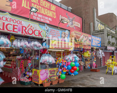 Boutique touristique typique de Blackpool. Banque D'Images