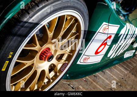 Détail de la roue et le moyeu et Bartels Hahne's 1998 Porsche 911 GT1-98 Le Mans racer. 2016 Goodwood Festival of Speed, Sussex, UK. Banque D'Images