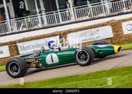 Jim Clarke 1966 Lotus 43 BRM-voiture gagnante du Grand Prix avec Andy Middlehurst. 2016 Goodwood Festival of Speed, Sussex, UK. Banque D'Images