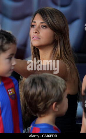 08/20/2016. Camp Nou, Barcelona, Espagne. Antonella Roccuzzo compagnon Lionel Messi au Camp Nou Banque D'Images