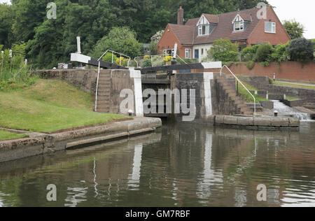 Grand Union canal à écluses knowle West Midlands Banque D'Images